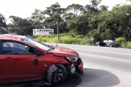 Motorista � levado ao hospital ap�s acidente na BR-470, em Gaspar