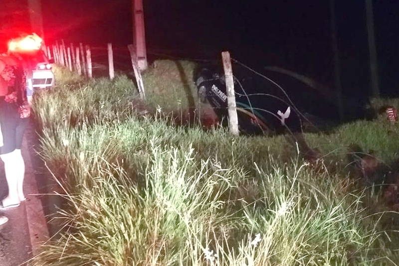 Jovem furta carro funer�rio com corpo dentro, sofre acidente e � preso em Laguna