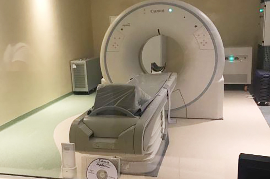 Tom�grafo instalado no Hospital de Gaspar passa por teste de funcionamento