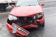 Colis�o entre carros deixa mulher ferida no bairro Bela Vista, em Gaspar