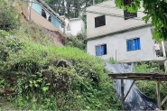 Chuvas em Gaspar causam deslizamentos, queda de �rvore e abertura de buraco em rua