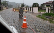 V�ndalos roubam itens usados nas sinaliza��es das ruas de Gaspar