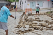 Prefeitura de Ilhota come�a recupera��o de rua no bairro Ilhotinha