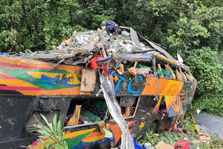 Governador do Par� freta avi�o para levar corpos das v�timas do acidente de �nibus entre PR e SC