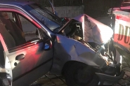 Motorista fica ferido ap�s colidir contra ca�amba de entulho em Blumenau