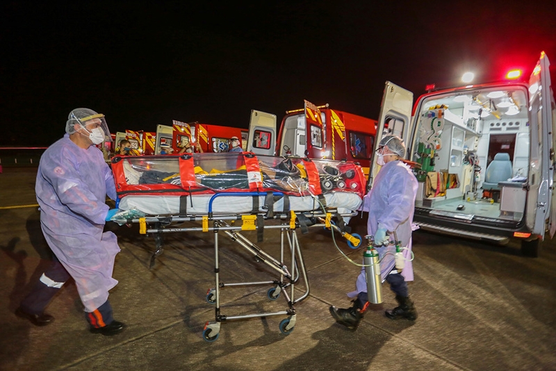 Santa Catarina recebe 11 pacientes de Manaus para tratamento da Covid-19