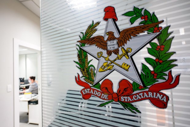 Governador de Santa Catarina suspende ponto facultativo do Carnaval