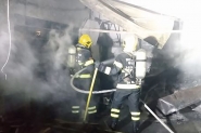 Inc�ndio atinge madeireira no bairro Belchior, em Gaspar