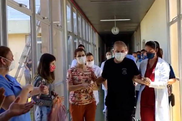 Catarinense recebe alta ap�s passar seis meses internado na UTI do Covid-19