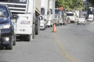 Detona��o de rochas interdita BR-470, em Gaspar