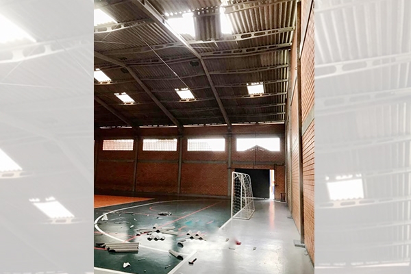 Homem morre ap�s cair de telhado de gin�sio em Rio dos Cedros