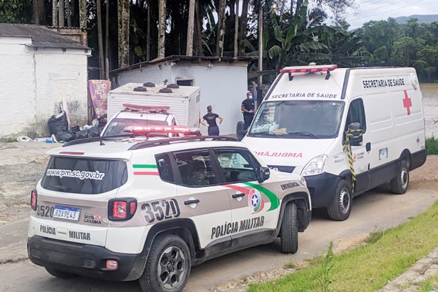 Homem � encontrado sem vida dentro de resid�ncia no Centro de Ilhota