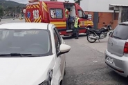 Colisão entre carro e moto no bairro Bela Vista resulta em danos materiais