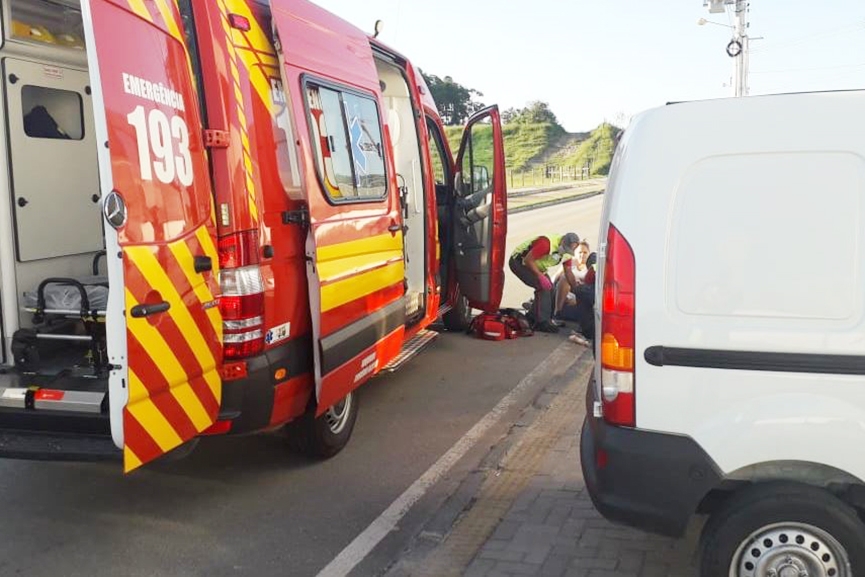 Quinta-feira come�a com acidente no bairro Sete de Setembro, em Gaspar