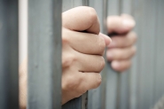Grupo de traficantes foge e pol�cia apreende adolescente vendendo drogas em Gaspar