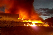 Bombeiros de Gaspar ajudam a combater grande inc�ndio em empresa t�xtil de Brusque