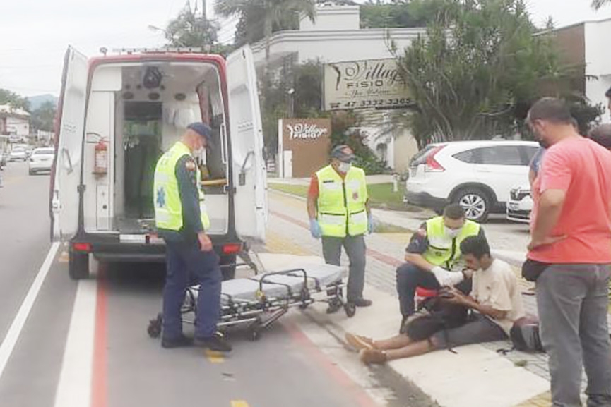 Acidente deixa jovem ferido na rua Itaja�, em Gaspar
