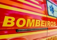 Colis�o entre carro e moto deixa dois feridos no bairro Po�o Grande, em Gaspar