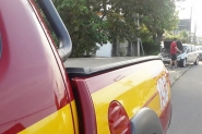 Homem � levado ao hospital ap�s acidente entre carro e moto em Gaspar