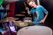 Baterista de Gaspar projeta carreira musical de sucesso