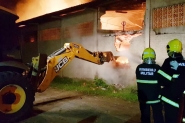 Dep�sito de linhas da C�rculo � completamente destru�do em grande inc�ndio em Gaspar
