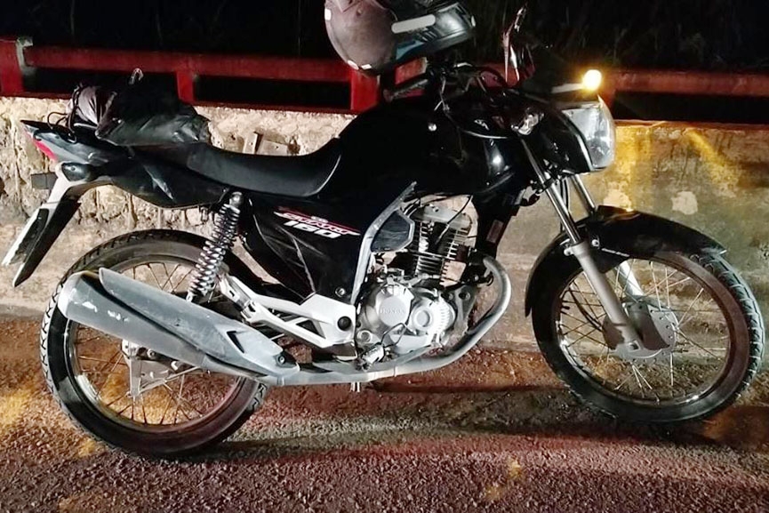Cachorro atravessa na frente de moto e causa queda de homem no bairro Bateias, em Gaspar