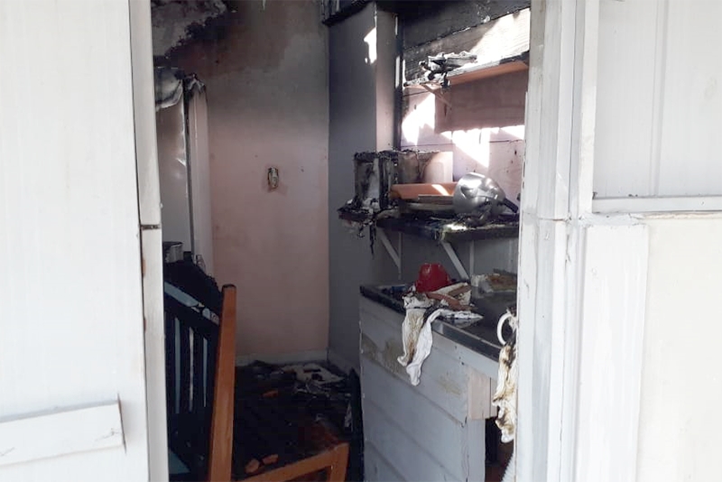 Inc�ndio atinge resid�ncia no bairro Santa Terezinha, em Gaspar
