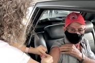 S�bado � dia de vacinar pessoas com 65 anos contra o coronav�rus em Gaspar