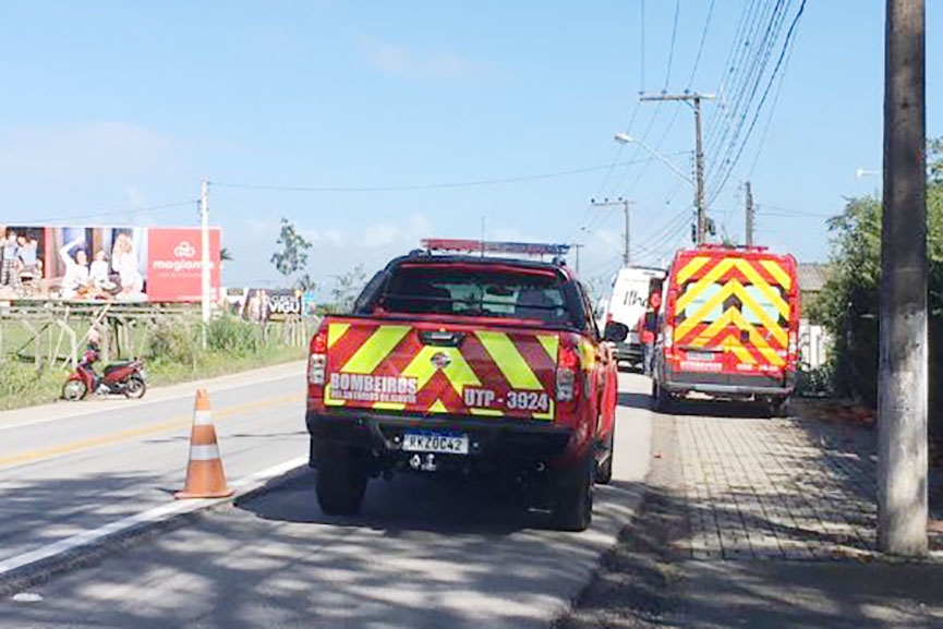 Queda de moto deixa duas pessoas feridas na Rodovia Jorge Lacerda, em Ilhota