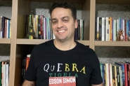 Escritor de Gaspar soma obras autorais de sucesso