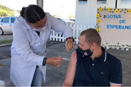 Gaspar come�a a vacinar pessoas entre 55 e 59 anos com comorbidades
