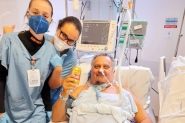 Paciente que teve grave quadro de coronav�rus comemora recupera��o com cerveja sem �lcool