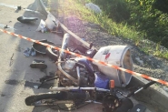 Motociclista morre em grave acidente entre carro e moto no bairro Barrac�o, em Gaspar