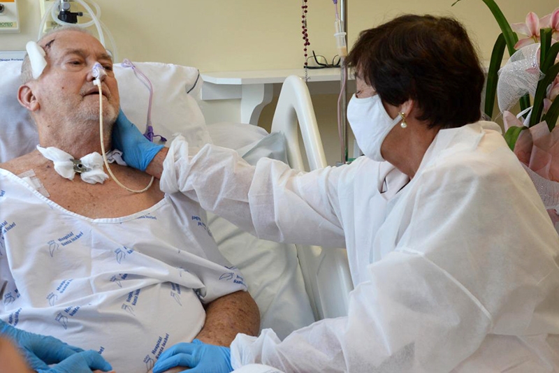 Gasparense internado no Hospital Santa Isabel celebra 55 anos de casamento com homenagem especial