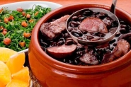 Ingressos � venda para feijoada da Rede Feminina de Gaspar