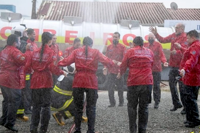Mais 11 bombeiros volunt�rios se formam e passam a atuar em Ilhota