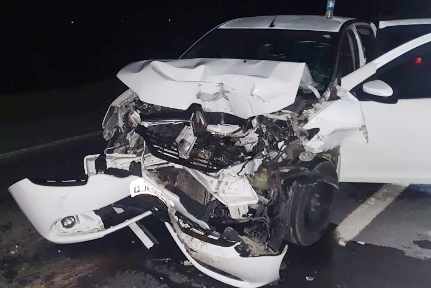 Duas mulheres so hospitalizadas aps acidente entre carros em Ilhota