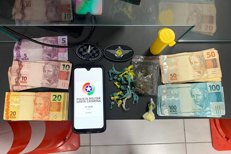 PPT de Gaspar prende jovem por tráfico de drogas no bairro Coloninha