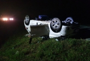 Motorista fica ferida ap�s capotar carro na BR-470, em Ilhota