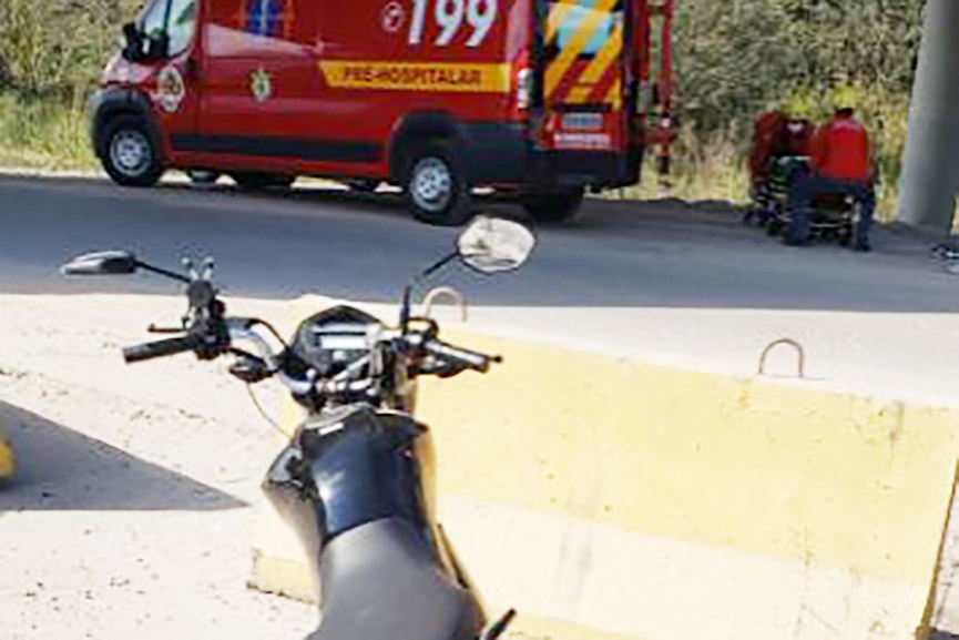 Jovem fica ferido ap�s colidir contra mureta de prote��o no acesso � ponte de Ilhota