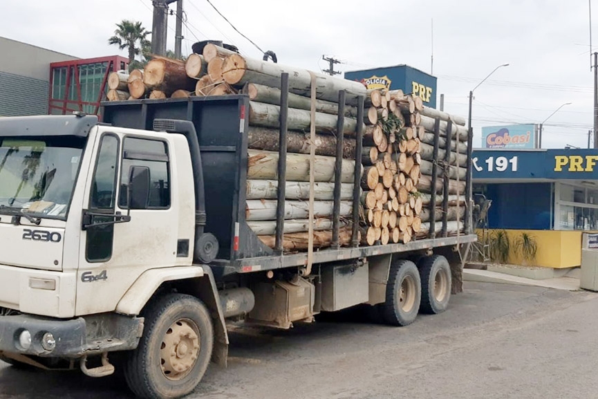 Caminh�o de Gaspar � flagrado com o dobro da capacidade de carga permitida