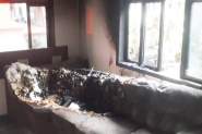Casa � parcialmente destru�da por inc�ndio ap�s crian�a brincar com isqueiro em Gaspar