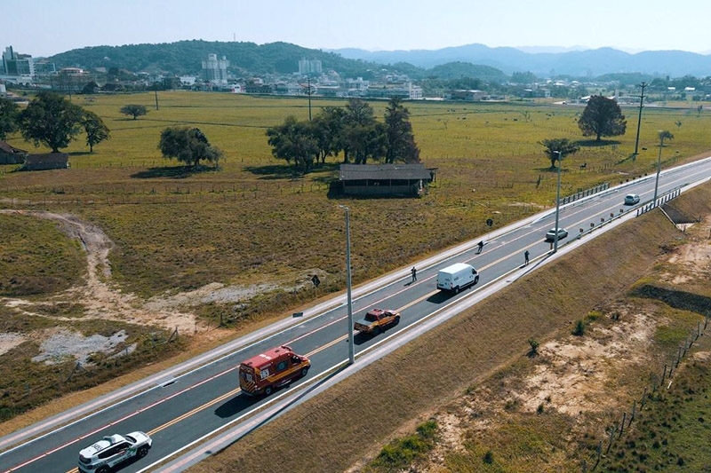 Tr�nsito na Avenida Gaspar � liberado ap�s inaugura��o