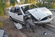Motorista sem habilita��o colide carro contra �rvore em Gaspar