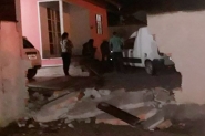 Homem passa mal, colide carro contra muro e para em p�tio de resid�ncia em Gaspar