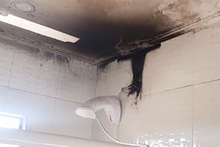 Curto-circuito em chuveiro causa princ�pio de inc�ndio em resid�ncia em Ilhota
