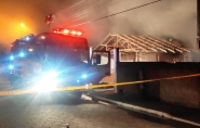 Inc�ndio atinge casa no bairro Margem Esquerda, em Gaspar