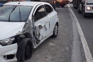 Acidente entre carro e caminh�o deixa mulher ferida na BR-470, em Gaspar