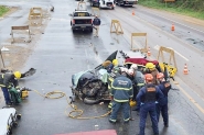 Homem fica preso �s ferragens em grave acidente na BR-470, em Gaspar