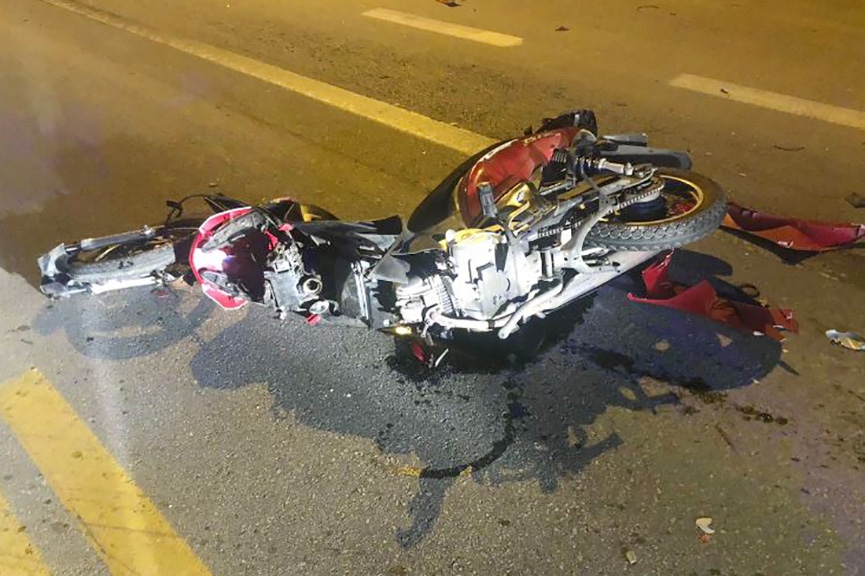 Mulher fica ferida em acidente de moto em Ilhota